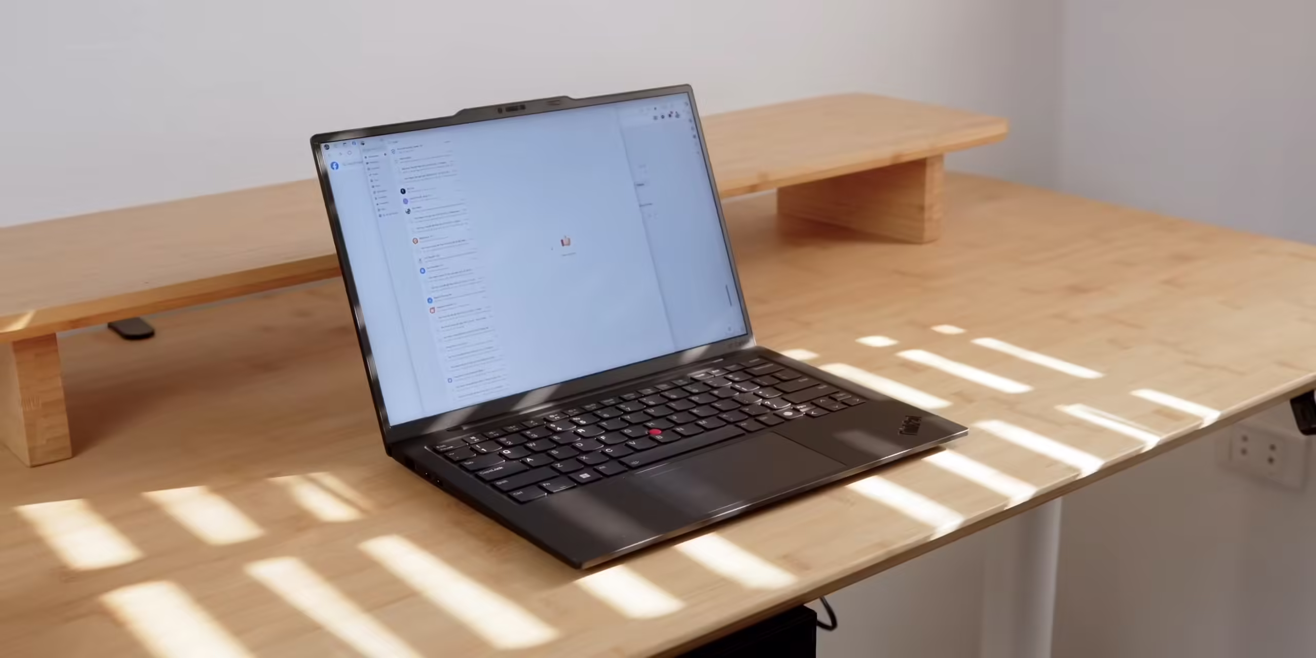 Mở hộp và trải nghiệm ThinkPad X1 Carbon Gen 12